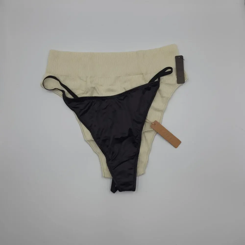 Skims Bundle of Two Seamless Ribbed and T-String Thong in Bone Onyx Size 2X